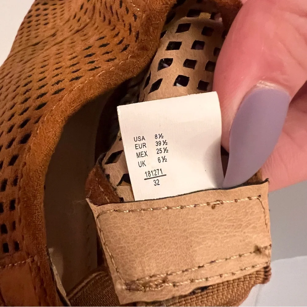 Like New Payless Sandals - Picture 4 of 6